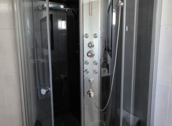 Ducha – Hotel Plaza Lebu